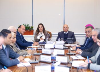 كامل الوزير يبحث الموقف التنفيذي لمشروعات التنمية الصناعية ببرنامج التنمية المحلية بصعيد مصر