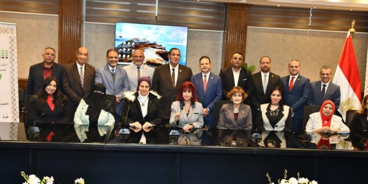  المستثمرات العرب يكرم اللواء شريف صلاح الدين في حفل البيان الختامي لقمة الاستثمار العربي والأفريقي