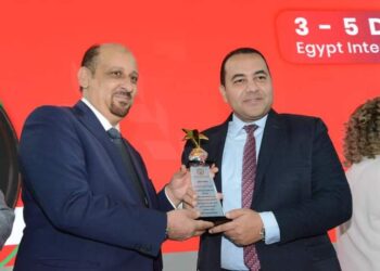 بالصور .. تكريم د. تميم الضوي من نقابة تجار المواد الغذائية الاردنية خلال معرض Food Africa