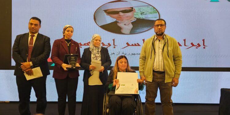 مؤسسة «العربي لتنمية المجتمع» تكرم الطلاب المتفوقين من ذوى الإعاقة والابطال البارلمبين