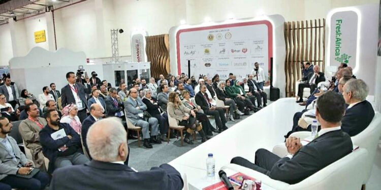 معرض فوود أفريكا .. الدمرداش : مصر تمتلك فرص واعدة فى النباتات الطبية والعطرية