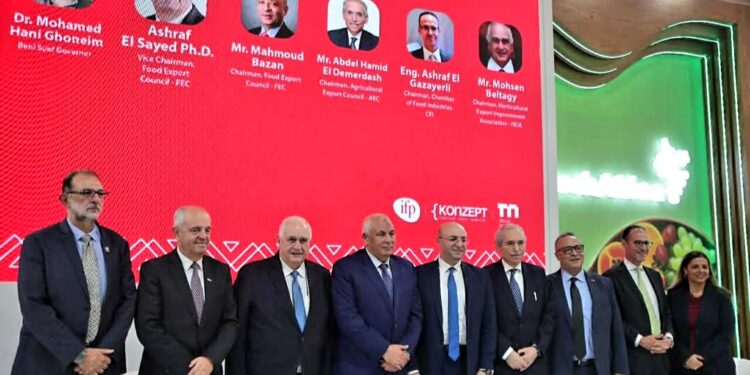 معرض فوود افريكا .. محافظ الوادى الجديد : الاتفاق مع احدى الشركات العالمية لإعداد خريطة زراعية للمحافظة