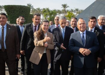 وزير الصناعة يزور مصنع النساجون الشرقيون لتسليط الضوء على ريادة مصر العالمية في صناعة النسيج