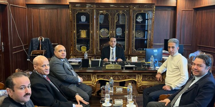 خالد أبو الوفا: تنظيم معرض “صنع في سوهاج” لدعم الصناعات المحلية