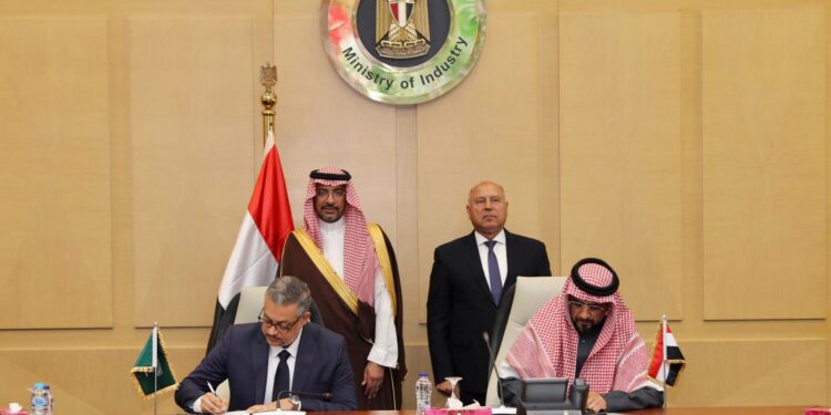 وزير الصناعة يبحث مع نظيره السعودي سبل تعزيز أطر التعاون والتكامل الصناعي