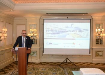 د. محمد عبدالسلام : خطة لتوطين صناعة الملابس التقنية في مصر وجذب الاستثمارات الأجنبية