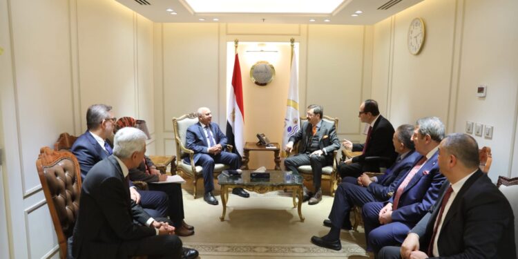 كامل الوزير يبحث مع وفد تركي رفيع المستوى إقامة منطقة صناعية تركية بمصر