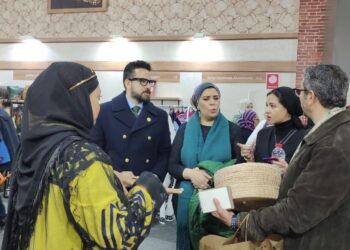 تصديري الحرف اليدوية يعزز توجيه الحرفيين نحو أسواق التصدير من خلال زيارة معرض “تراثنا”