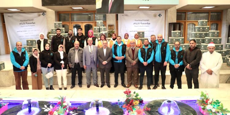 بالصور .. مؤسسة إكرام تطلق قافلة لتوزيع 3000 كرتونة وبطاينة وبناء أسقف ووصلات مياه في أسيوط
