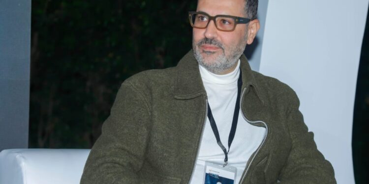 الرئيس التنفيذي لوكالة "PCC" للإنتاج: "استخدام الذكاء الاصطناعي في الإعلام قد ينتشر.. ولكن لن يتمتع بالتفاعل أثناء عملية الاتصال"