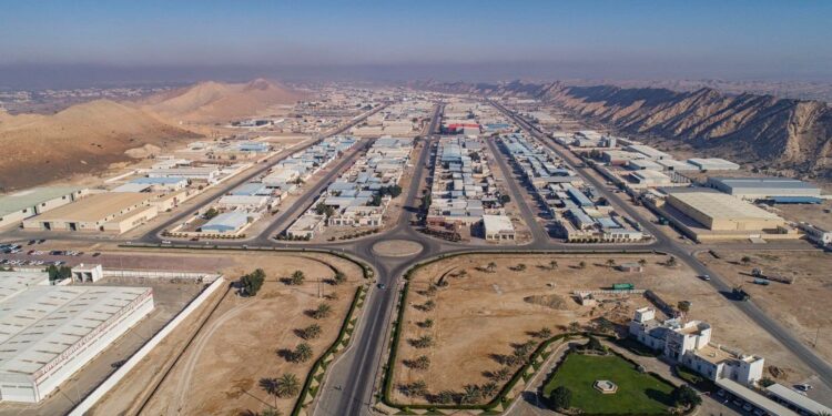 صناع مصر ينفرد بتفاصيل 43 قطعة أرض مستردة بـ 16 محافظة لإقامة مجمعات صناعية