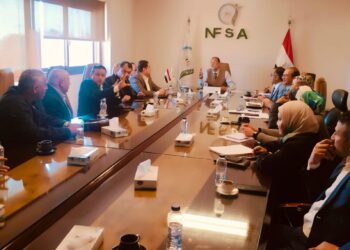 رئيس سلامة الغذاء يبحث تحديات مصدري النباتات الطبية والعطرية لزيادة صادرات القطاع