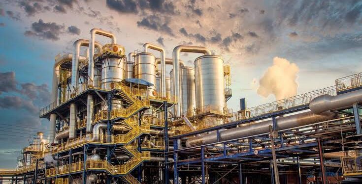 7 بنود .. تفاصيل حزمة حوافز قدمتها وزارة البترول للمستثمرين الصناعيين