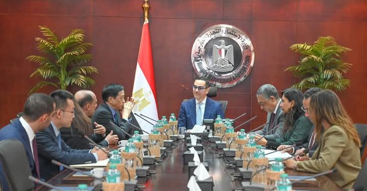 «كينجدم» العالمية تدشن مصنعاً لإنتاج الكتان في مصر