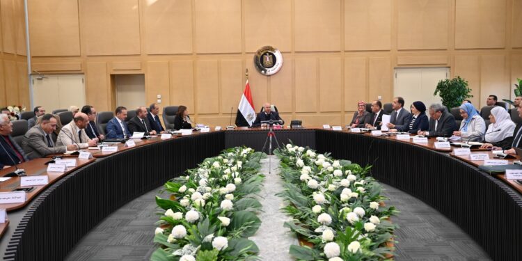 ‏كامل الوزير يستعين بـ 35 شركة صناعية لإدارة مراكز التدريب المهني التابعة للكفاية الإنتاجية