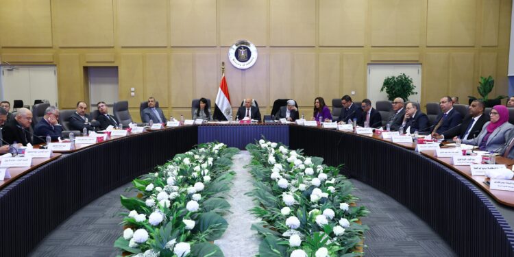 ماذا قال كامل الوزير عن أزمة تذبذب الكهرباء بمصانع القليوبية والحل المقترح لها؟