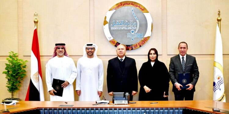 النقل تتعاون مع موانىء أبو ظبى في تطوير وتنمية منطقة لوجيستية بميناء الاسكندرية