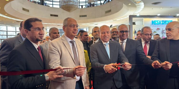 بالصور .. «محافظ القاهرة» يفتتح معرض القاهرة الدولي للجلود بمشاركة 170 علامة تجارية