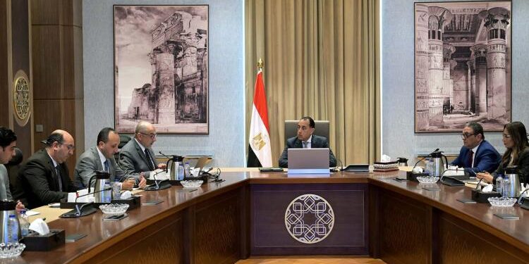 الحكومة تكشف تفاصيل تطوير شركات قطاع الأعمال العام .. أبرزها في الغزل والنسيج والصناعات الكيماوية