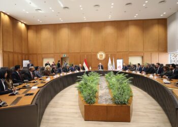 جامعة الجلالة تتعاون مع "إي آند مصر" لإنشاء مختبر للاتصالات السلكية واللاسلكية .. بحضور وزير التعليم العالي