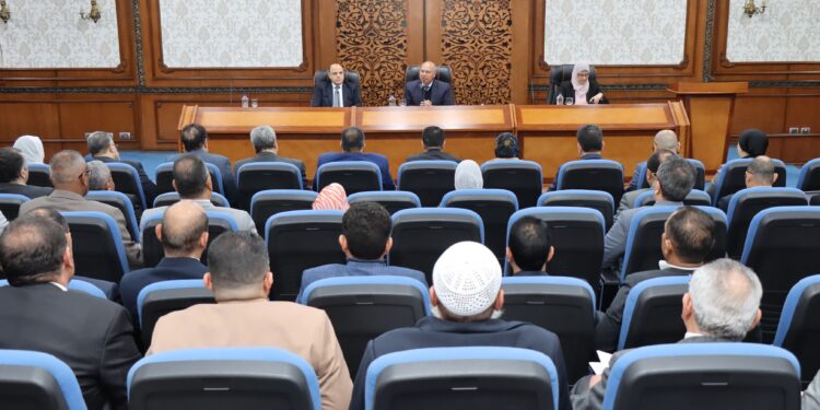 كامل الوزير : استمرار العمل بقرار عدم منح تراخيص صناعية جديدة لأي منشأة صناعية داخل الكتلة السكانية والزراعية