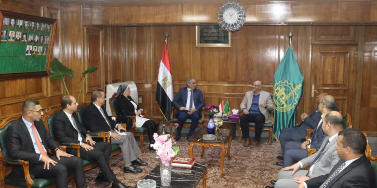 رئيس «حماية المستهلك» ومحافظ القليوبية يبحثان آليات ضبط الأسواق وأسعار السلع بالمحافظة