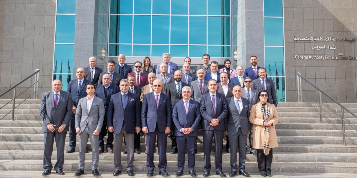 رئيس اقتصادية قناة السويس يبحث مع رئيس اتحاد الصناعات و ممثلي 5 غرف صناعية فرص الاستثمار المشترك