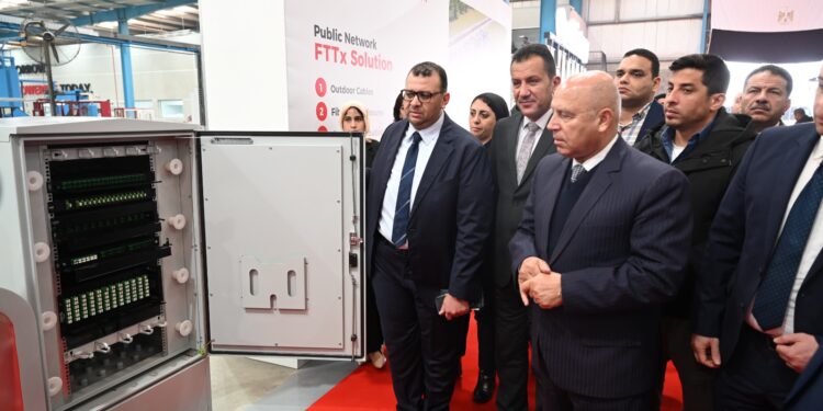 بالصور .. كامل الوزير يفتتح مصنع السويدي لكابلات الاتصالات باستثمارات 2 مليار جنيه
