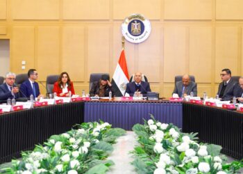 الحكومة تدرس أسباب ظاهرة تهريب الملابس الجاهزة للسوق المحلي وسبل التغلب عليها