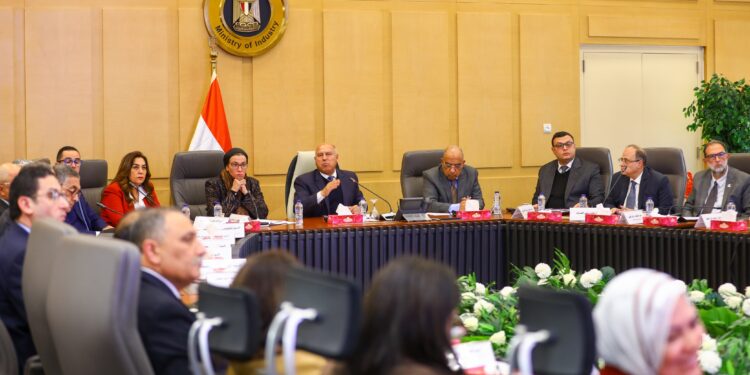 الصناعة والإسكان تتكاتفان لتوطين صناعة مستلزمات الإنتاج .. واجتماع مرتقب لبحث سبل تصنيع الطلمبات والمحابس والمهمات الكهروميكانيكية