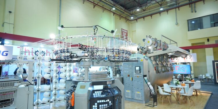 برعاية غرفة الملابس الجاهزة .. انطلاق معرضَ “إيچبت ستيتش آند تكس” بمشاركة 300 عارض من 4 دول