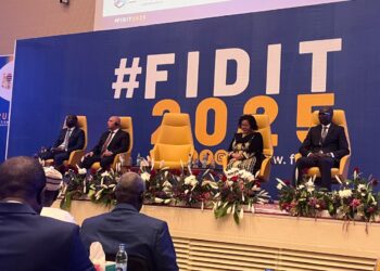 كامل الوزير يشارك في ” الجلسة الافتتاحية للمنتدى الدولي لتطوير البنية التحتية المقام في العاصمة التشادية “نجامينا”