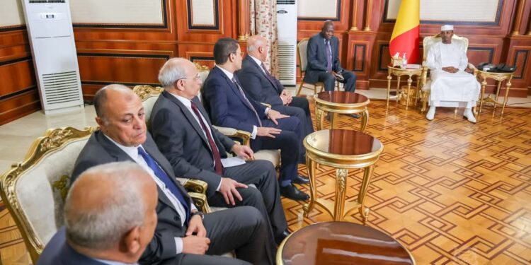 كامل الوزير يجتمع مع رئيس تشاد  لبحث التعاون في مشروعات البنية التحتية و النقل والمناطق الصناعية