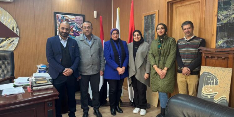 غرفة الأخشاب تبحث سبل التعاون مع مركز تكنولوجيا الأثاث وكلية الفنون التطبيقية بدمياط