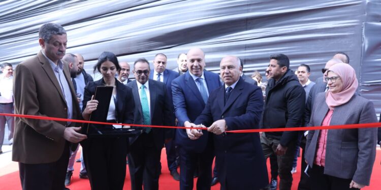 كامل الوزير يفتتح مصنع الأعشاب المجففة وخط إنتاج مواسير العزل من الصوف الزجاجي التابعين لمجموعة شركات القلعة