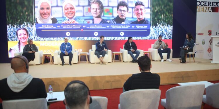 جلسة نقاشية في «سبورتس إكسبو» حول تأثير كرة القدم المجتمعي ودور البرامج التدريبية في تطوير المهارات الرياضية والحياتية