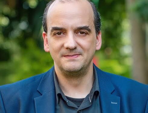 خبير عالمي يوضح دور البدائل الخالية من الدخان في تقليل المخاطر الصحية