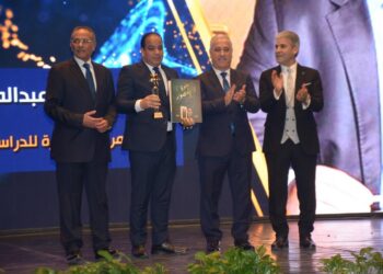 بالصور .. تكريم د. عبدالمنعم السيد في ذكرى مرور 100 عام على إصدار مجلة المصور