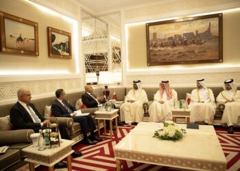 لقاءات مكثفة لوزير الصناعة في قطر مع مسئولين من قطر والبحرين لبحث سبل تعزيز التعاون في مختلف المجالات الاقتصادية