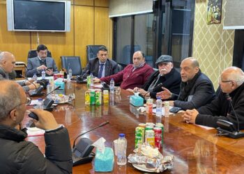 غرفة الصناعات النسيجية تناقش تحديات القطاع وتطالب الحكومة بحلول عاجلة