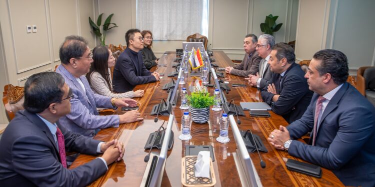 “جولد ستار فاشون للملابس” الصينية تدشن مصنعاً لها بالقنطرة غرب باستثمارات 4.5 مليون دولار