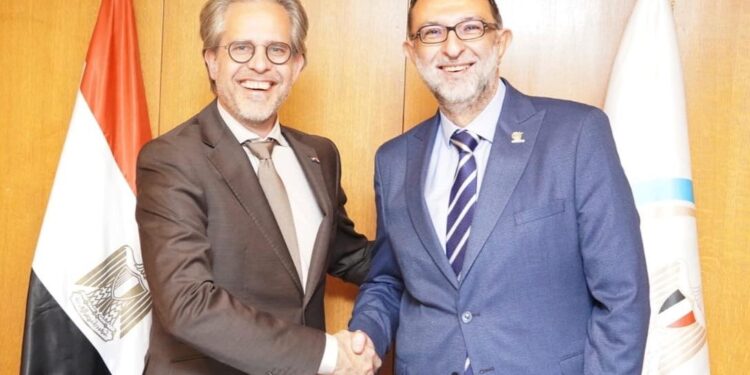 رئيس «سلامة الغذاء» يبحث مع الملحق الزراعي بسفارة هولندا سبل تعزيز التعاون بين البلدين