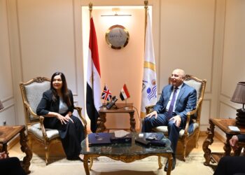 تعاون مصري بريطاني في صناعة مكونات محطات التحلية و الطاقة الجديدة والهيدروجين الأخضر