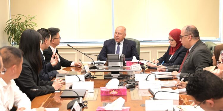 كامل الوزير يبحث مع مجموعة ديلي الصينية خطتها لإقامة مجمع صناعي ضخم لإنتاج الأدوات المكتبية والمدرسية وماكينات الطباعة  في العاشر من رمضان