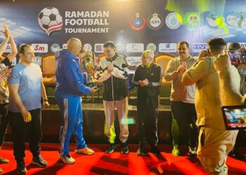 رئيس هيئة الشراء الموحد يشهد ختام الدورة الرمضانية لكرة القدم .. وفريق هيئة الدواء يفوز باللقب