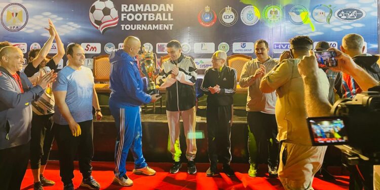 رئيس هيئة الشراء الموحد يشهد ختام الدورة الرمضانية لكرة القدم .. وفريق هيئة الدواء يفوز باللقب
