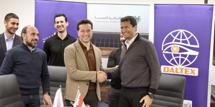 شراكة إستراتيجية بين «كرم سولار» و «دالتكس» للتوسع في شبكة الفرافرة الشمسية