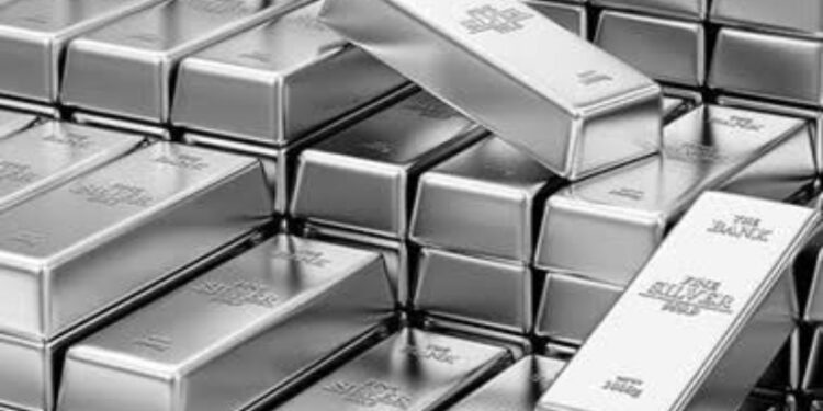 أسعار الفضة تواصل الارتفاع محليًا وعالميًا وسط ضعف الدولار وتصاعد النزاع التجاري بين واشنطن وبكين