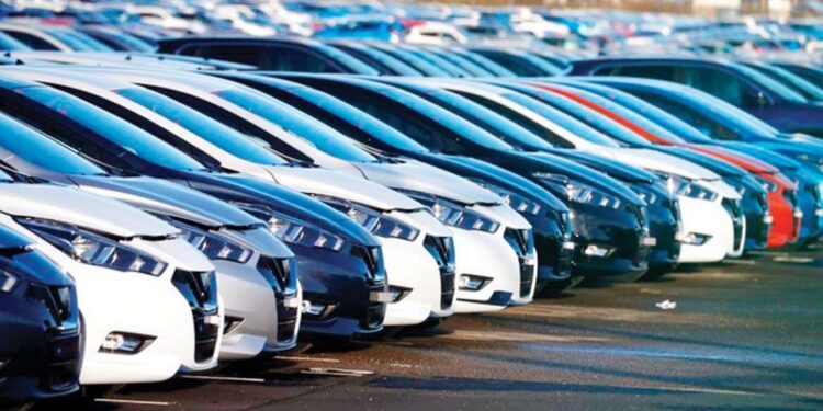 ارتفاع أسعار الوقود يعيد تشكيل خريطة سوق السيارات في مصر