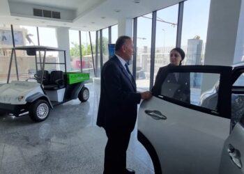 تحديث الصناعة يفتح آفاق التعاون مع “Egypt Sat” لتوطين صناعة السيارات الكهربائية